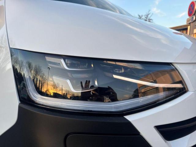 Volkswagen Transporter image 3