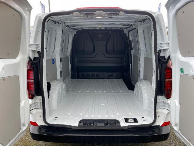 Volkswagen Transporter image 5