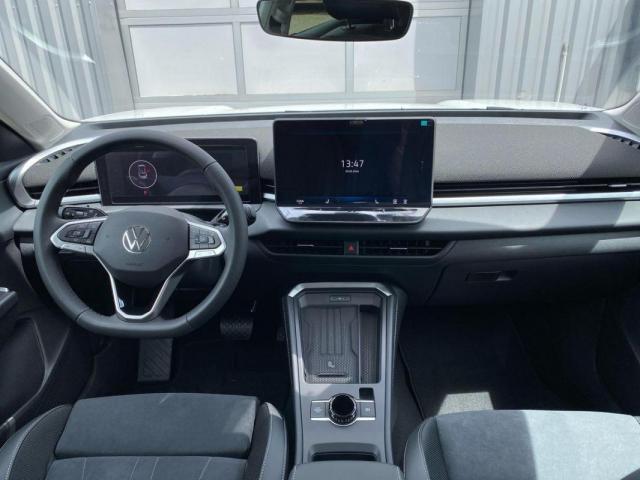 Volkswagen T-Roc image 3