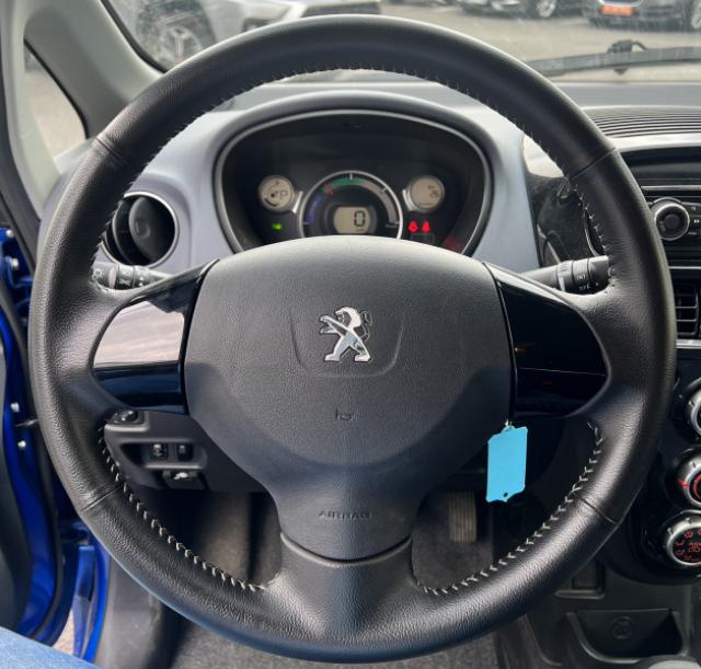 Peugeot Ion image 2