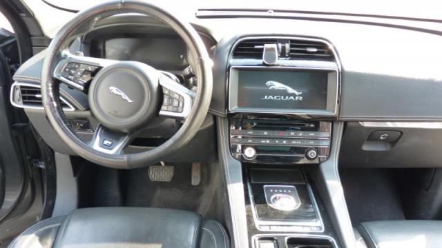 Jaguar F-Pace image 3