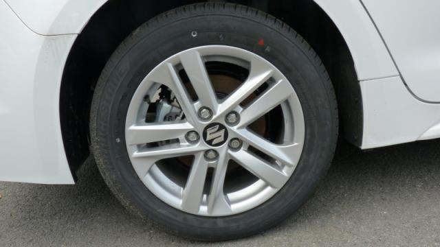 Suzuki Swace image 3