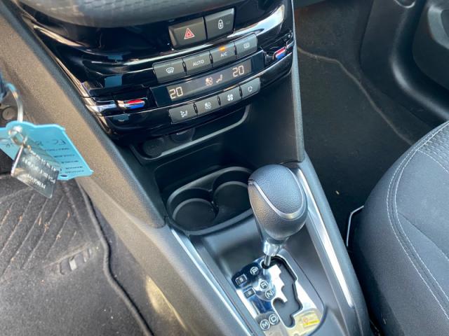 Peugeot 208 image 2