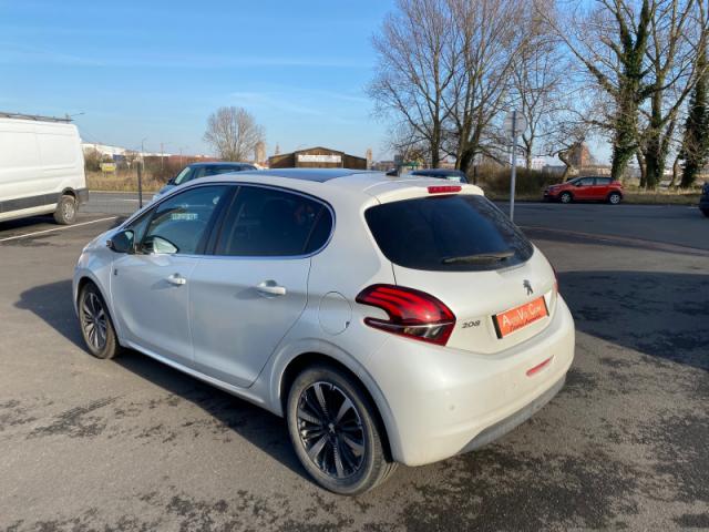 Peugeot 208 image 4