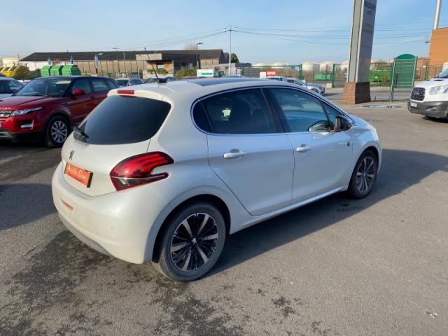 Peugeot 208 image 3