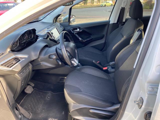 Peugeot 208 image 9
