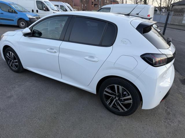 Peugeot 208 image 9