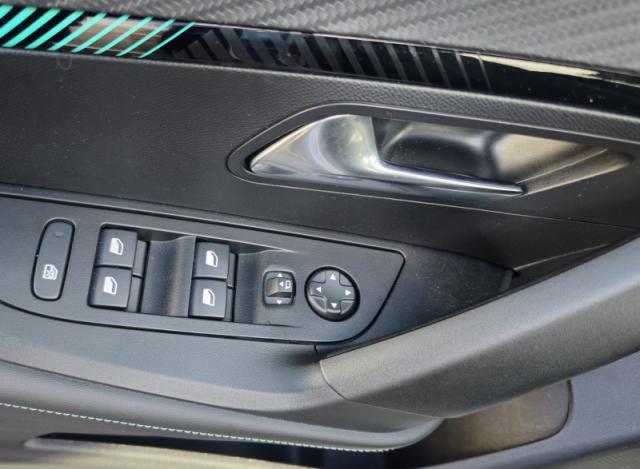 Peugeot 2008 image 8