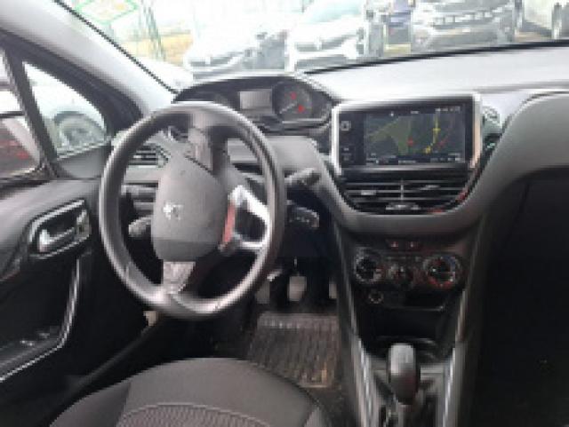 Peugeot 208 image 9