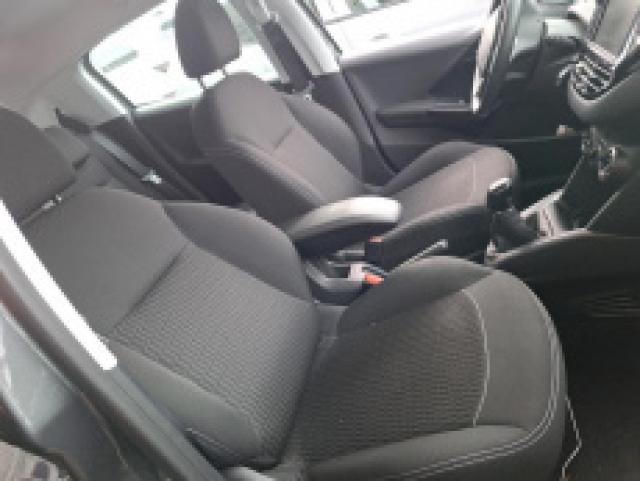 Peugeot 208 image 8