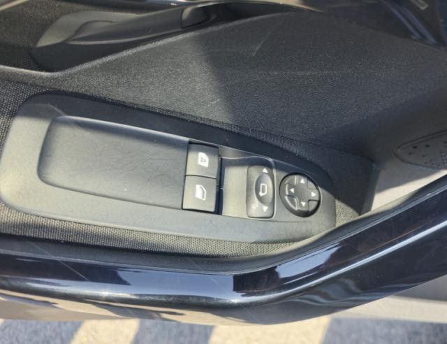 Peugeot 208 image 1