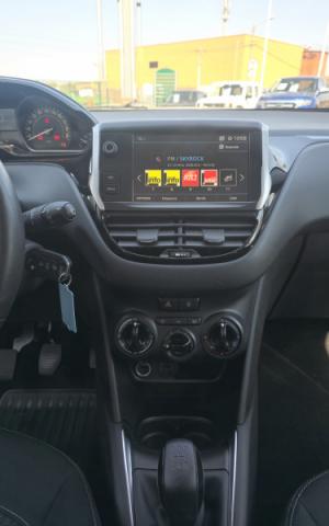Peugeot 208 image 7