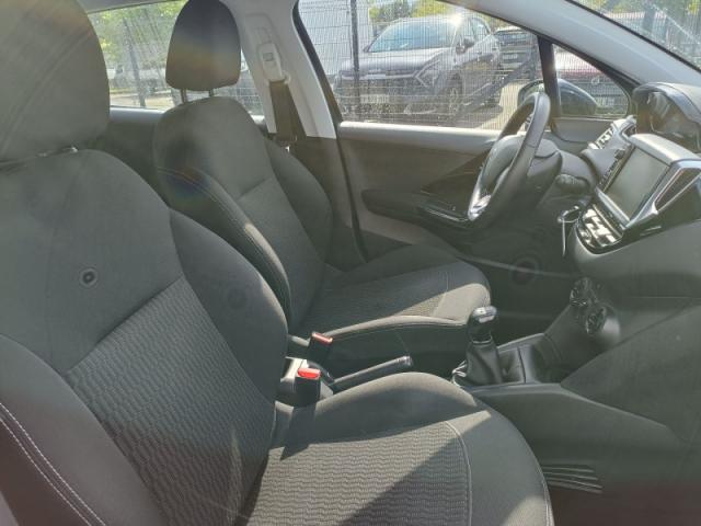 Peugeot 208 image 2
