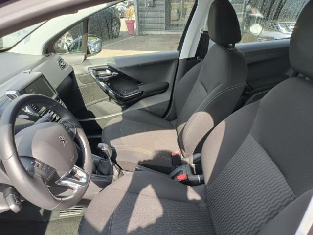 Peugeot 208 image 3