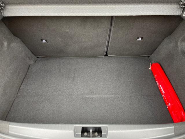 Peugeot 208 image 8