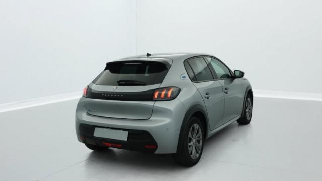 Peugeot 208 image 8