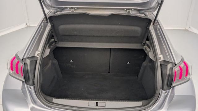 Peugeot 208 image 7