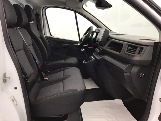 Renault Trafic image 2