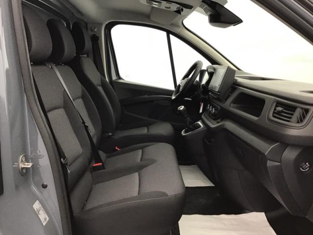 Renault Trafic image 2