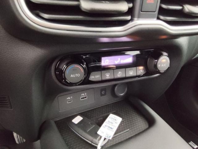 Nissan Juke image 7