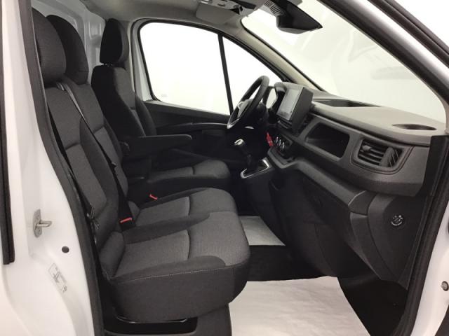 Renault Trafic image 2