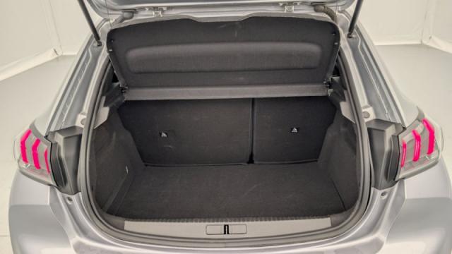 Peugeot 208 image 1