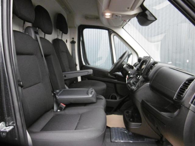 Opel Movano image 8