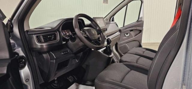 Renault Trafic image 2
