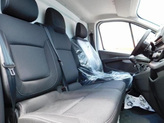 Renault Trafic image 8