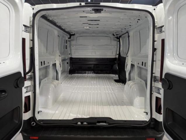 Renault Trafic image 2