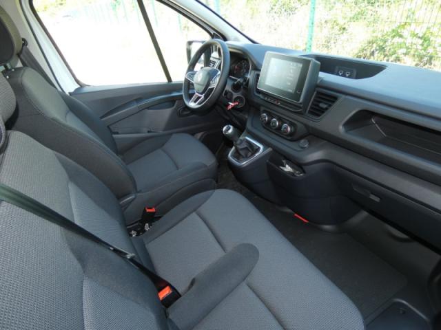 Renault Trafic image 2