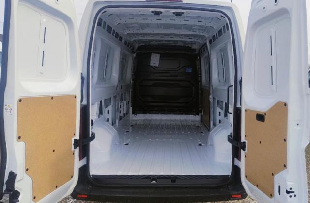Renault Master image 2