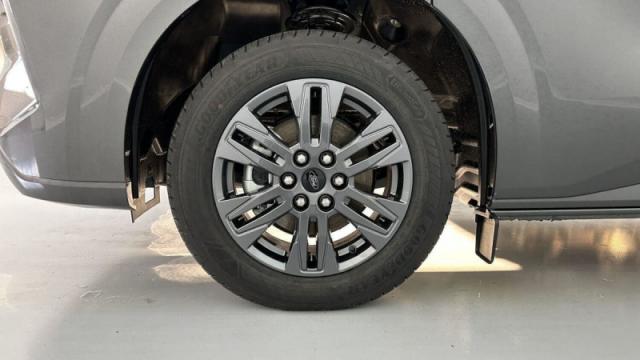 Ford Transit image 7