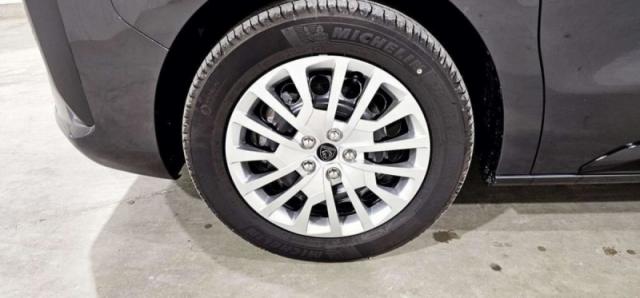 Peugeot Traveller image 1