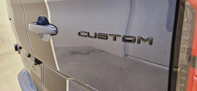 Ford Transit image 9