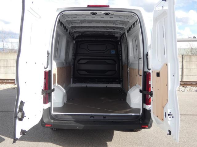 Renault Master image 2