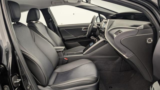 Toyota Mirai image 2