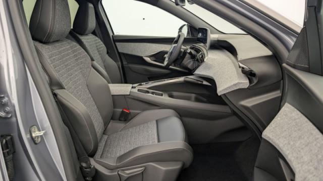Peugeot 3008 image 2