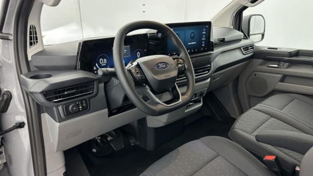 Ford Transit image 9