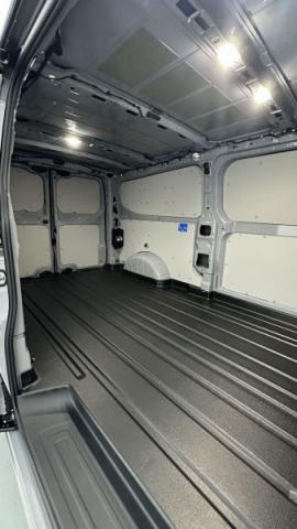 Ford Transit image 3