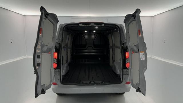 Ford Transit image 8