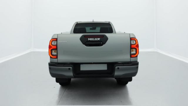 Toyota Hilux image 2