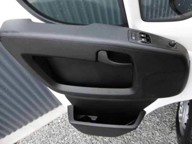 Peugeot Boxer image 2