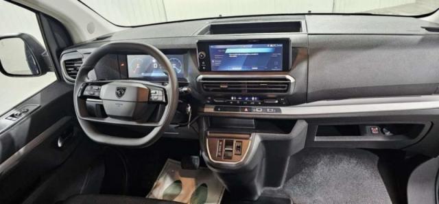 Peugeot Traveller image 2