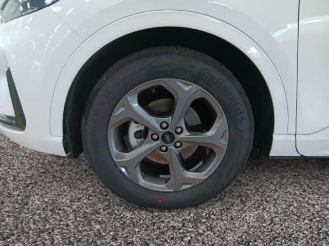 Ford Kuga image 9
