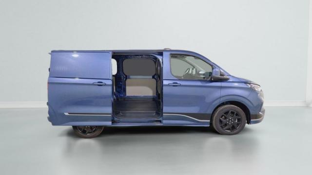 Ford Transit image 3