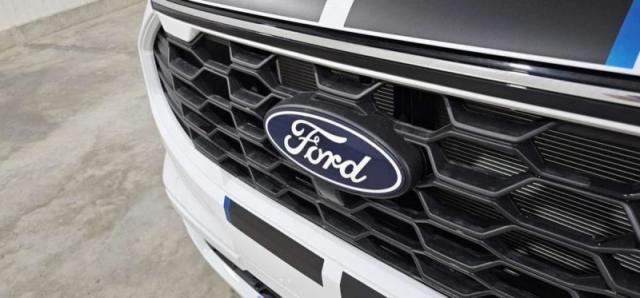 Ford Transit image 3