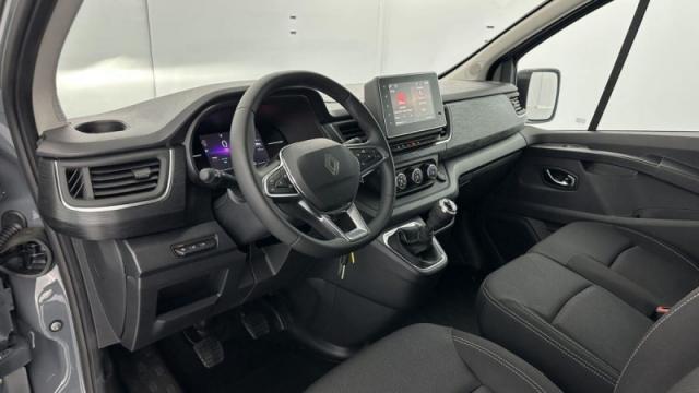 Renault Trafic image 2