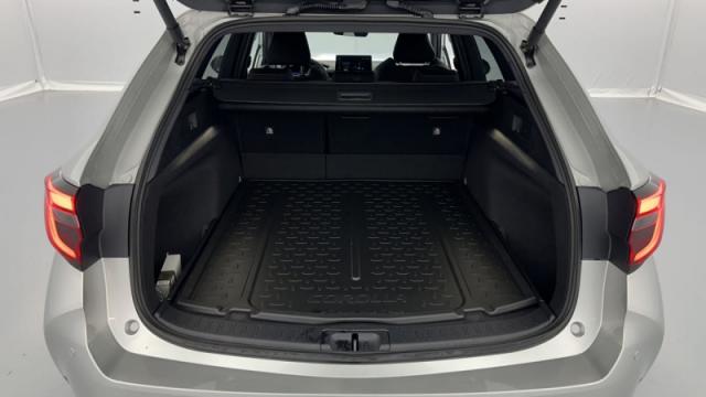 Toyota Corolla Touring Sports image 9