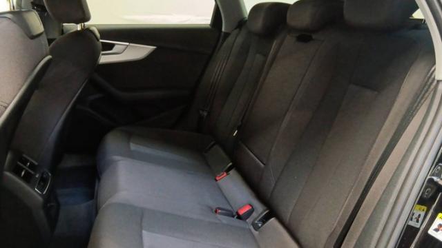 Audi A4 image 4